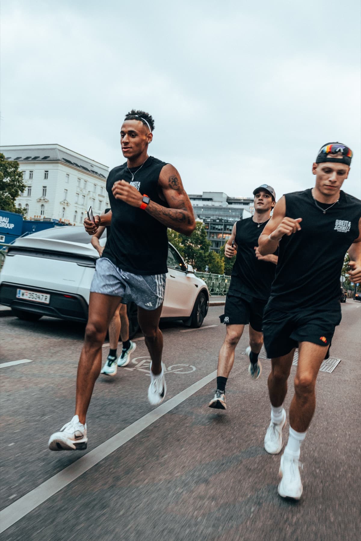 Breit & Schnell Hybrid Run Club beim Lauf durch die Stadt
